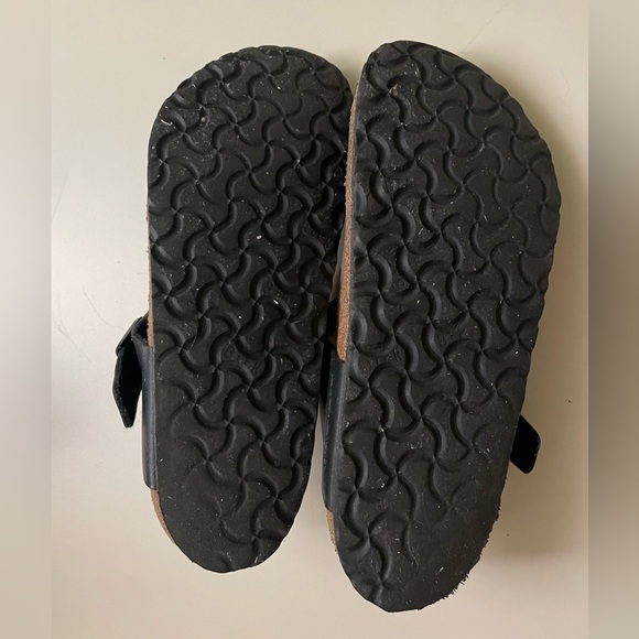 Birkenstock flip flops size 38 (7-7.5) in black - Picture 6 of 7